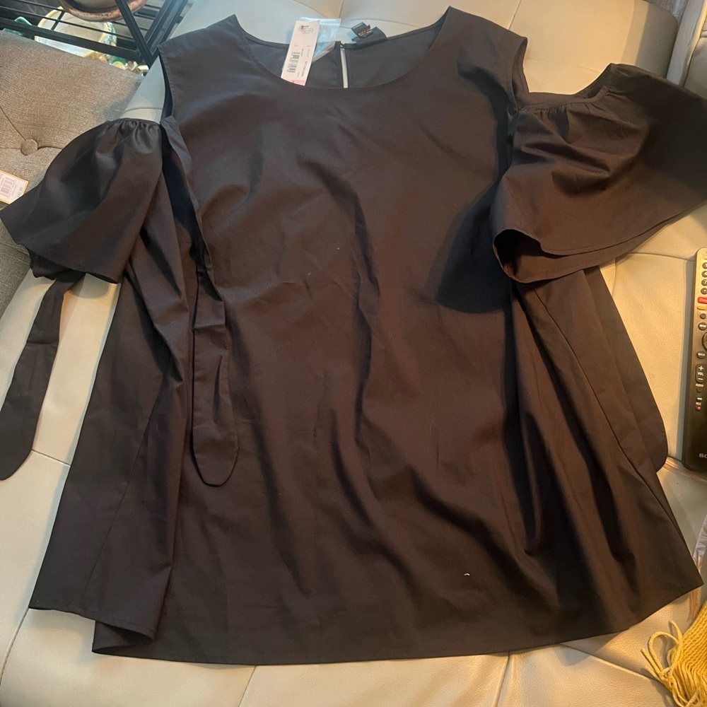 Worthington cold shoulder top, NWT in size 2X.